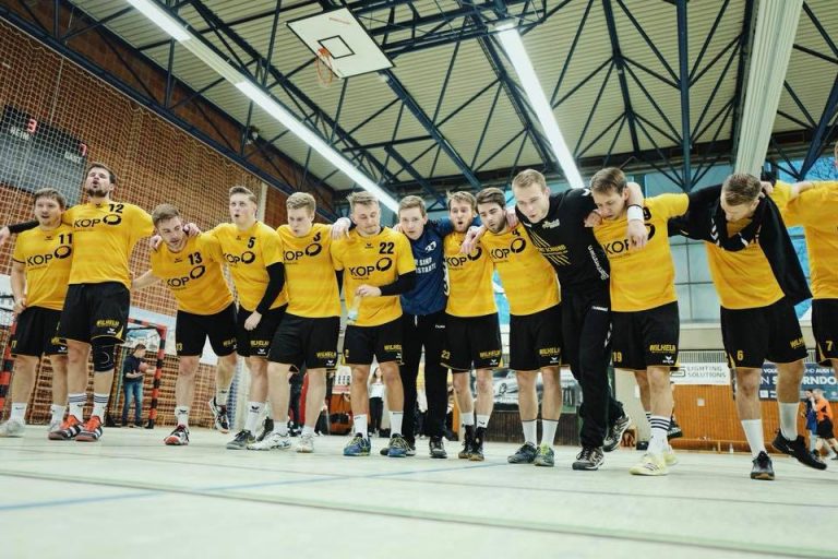 Die Weinstädter Jungs feiern ihren Derbysieg bei der SG Schorndorf. Bild: RZ Photographie