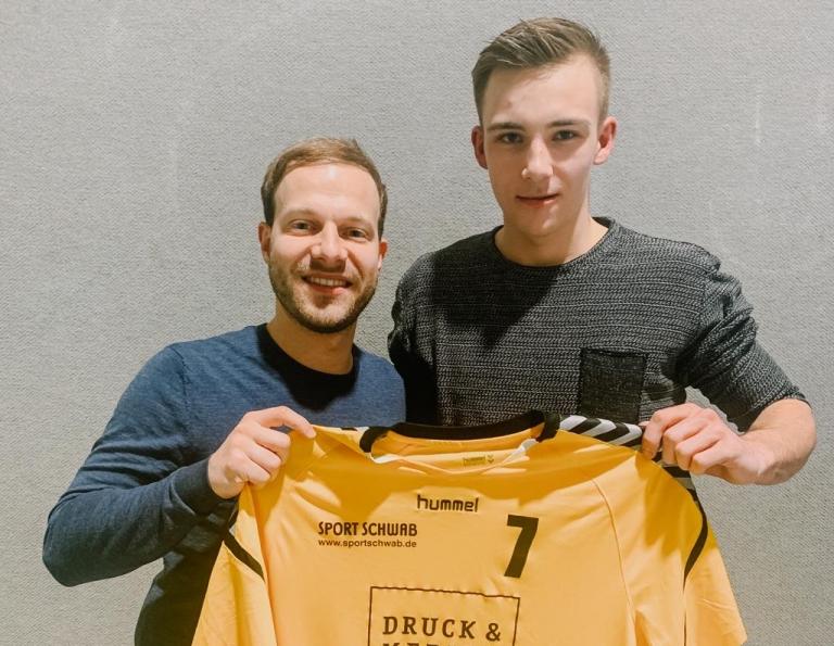 Luis Kuhnle (rechts) kehrt zur SG Weinstadt zurück. Unseren Sportlichen Leiter Patrick Sayer freut's!