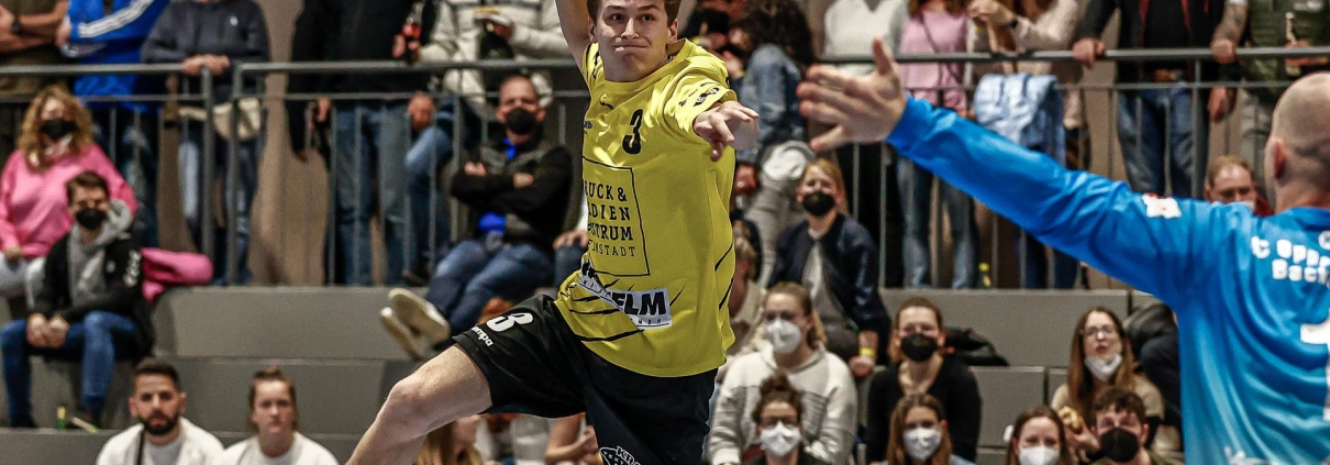 Linksaußen Felix Pröbsting und sein Team wollen den dritten Sieg in Folge eintüten.