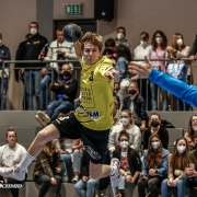 Linksaußen Felix Pröbsting und sein Team wollen den dritten Sieg in Folge eintüten.