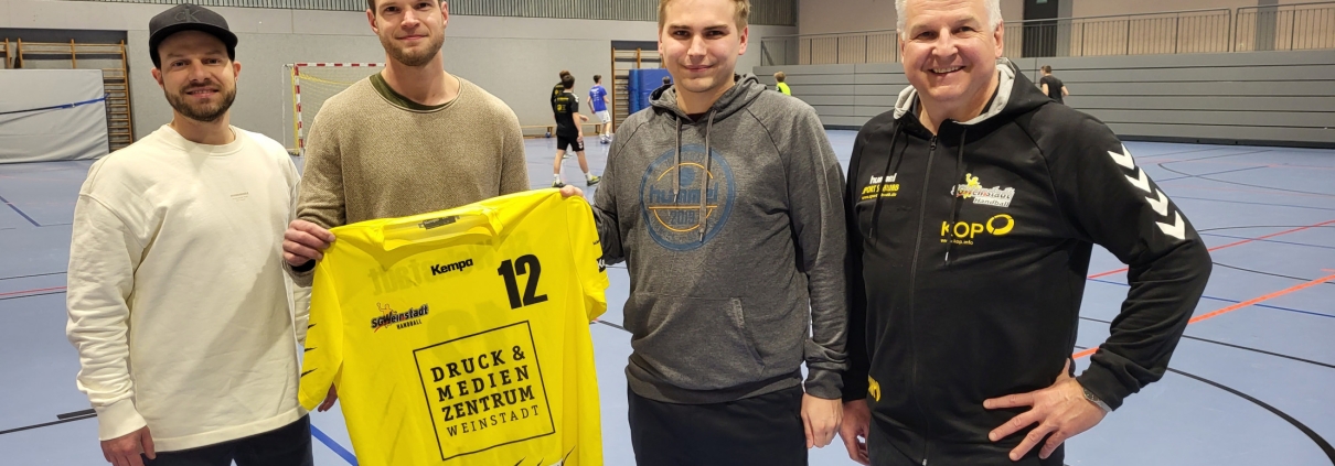 Sportlicher Leiter Patrick Sayer, die Neuzugänge Henning Richter und Marvin Klein und Abteilungsleiter Roland Klass.