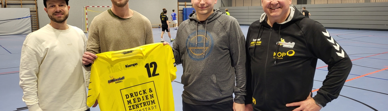 Sportlicher Leiter Patrick Sayer, die Neuzugänge Henning Richter und Marvin Klein und Abteilungsleiter Roland Klass.