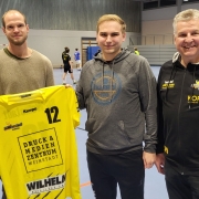 Sportlicher Leiter Patrick Sayer, die Neuzugänge Henning Richter und Marvin Klein und Abteilungsleiter Roland Klass.