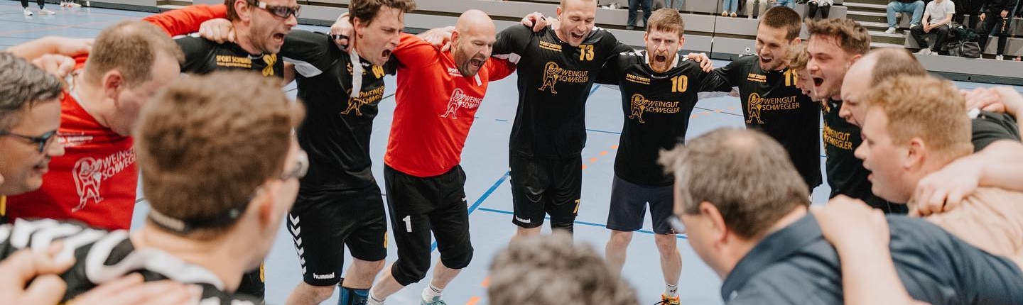 Meisterfeier nach dem Schlusspfiff.