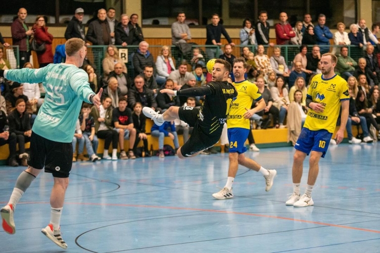 Timo Lederer im Derby gegen den SV Remshalden. Foto: Kai Schweikhardt (Instagram: @schweikhardtphotography)