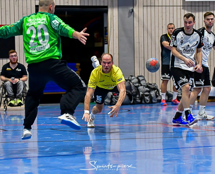 Henning Richter (hier beim Heimspiel gegen Steinheim) trug in Reichenbach sechs Tore bei und war bester Feldtorschütze. Foto: HWT