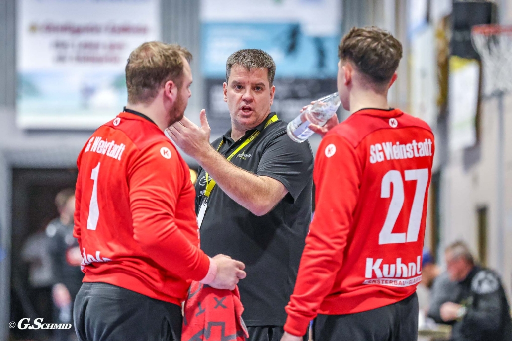 Jochen Klingler und die Torhüter Nathan Seibold und Marius Oesterle. Foto: Günter Schmid